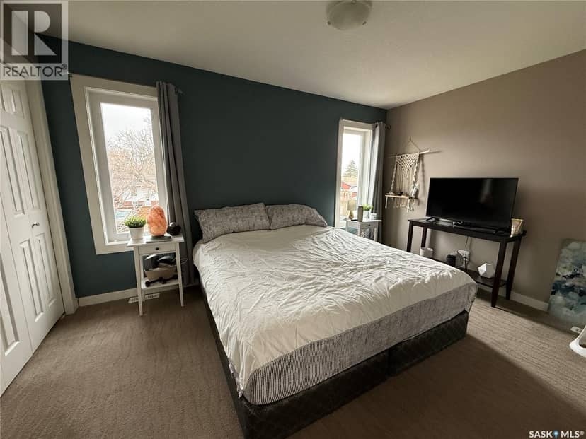 529 Alexandra STREET — photo 12 of 32