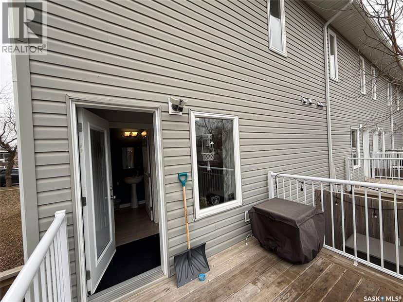 529 Alexandra STREET — photo 32 of 32