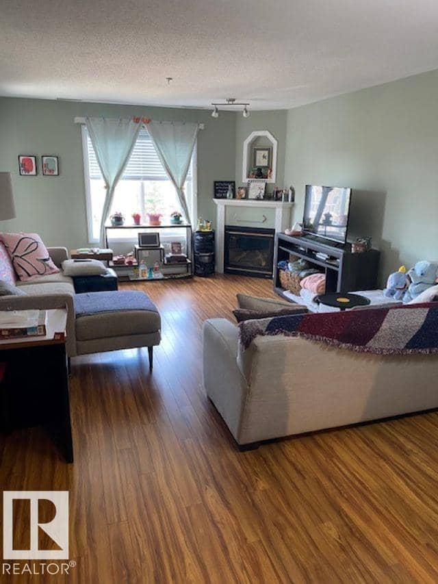 #404 78 A McKenney AV NW, St. Albert, photo 2