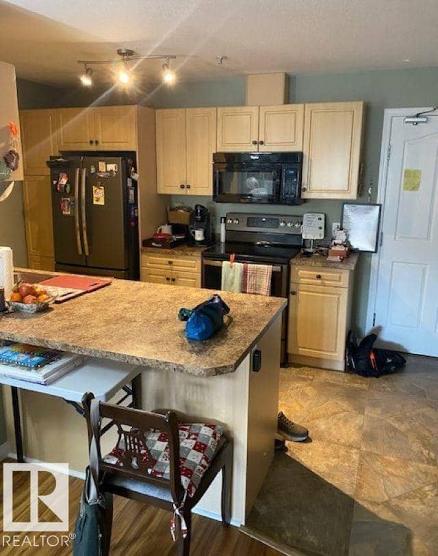 #404 78 A McKenney AV NW, St. Albert, photo 3