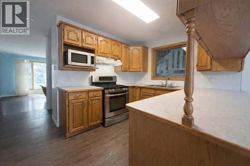 702 10 Avenue, Wainwright, photo 2