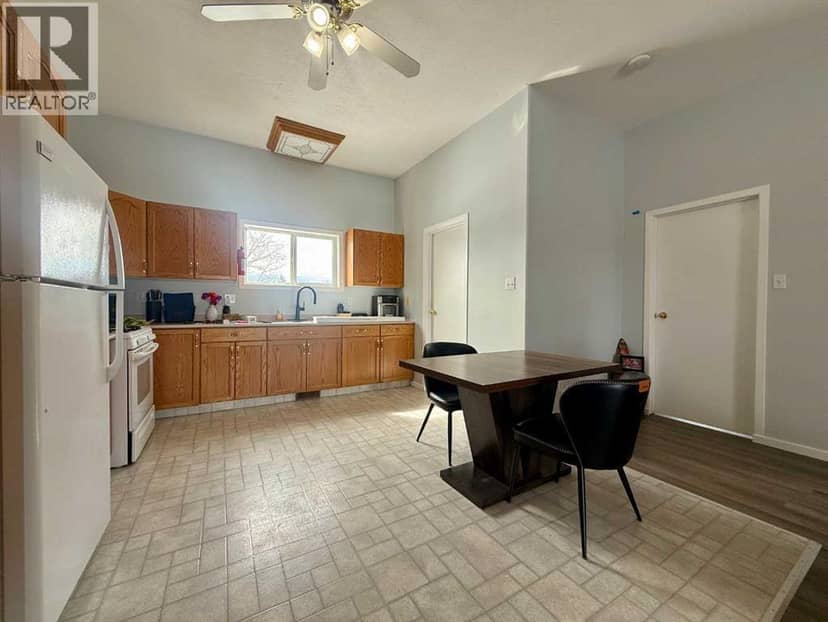 702 10 Avenue — photo 34 of 40
