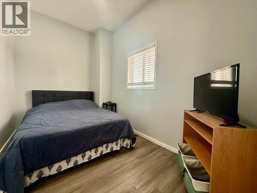 702 10 Avenue — photo 37 of 40