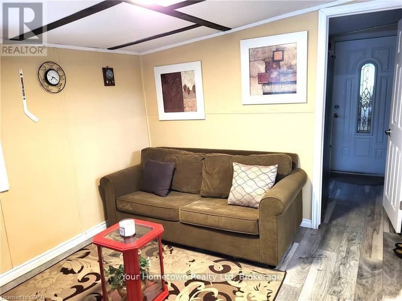 613 Oak Crescent — photo 11 of 20