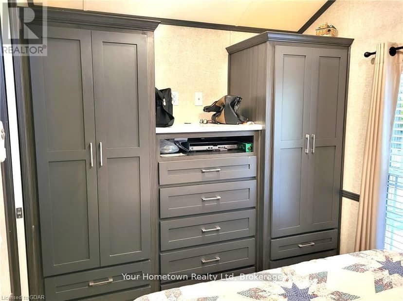 613 Oak Crescent — photo 9 of 20