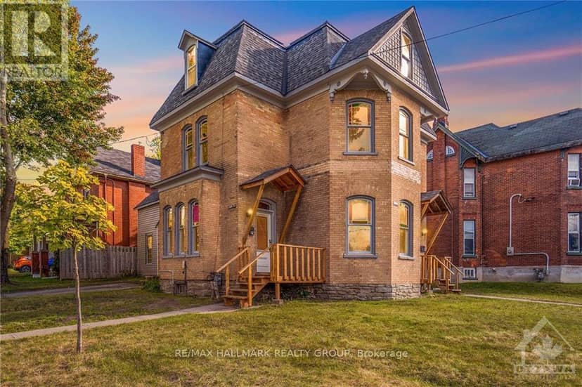 42 Church Street W — photo 1 of 37