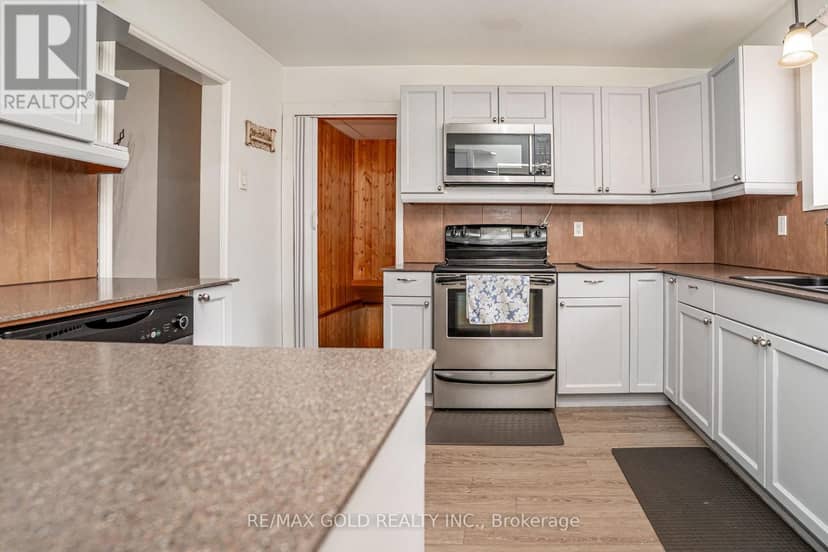 53 Davenport Crescent — photo 15 of 40