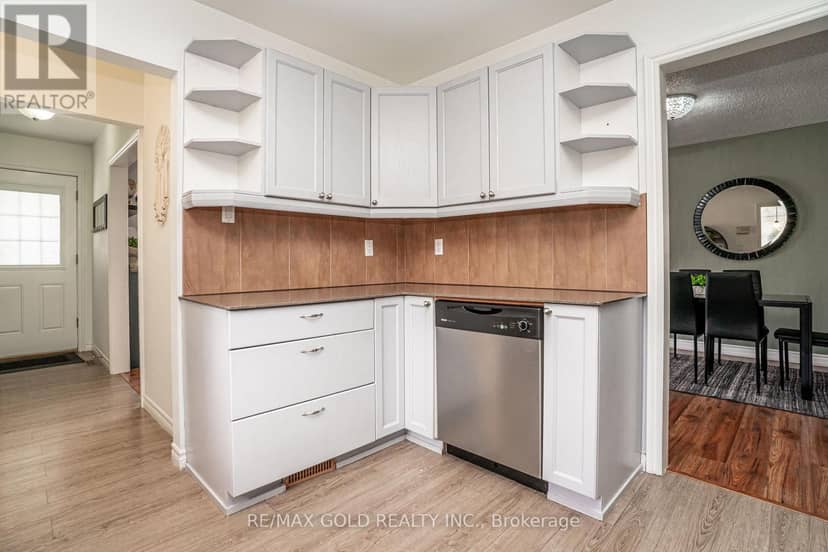 53 Davenport Crescent — photo 17 of 40