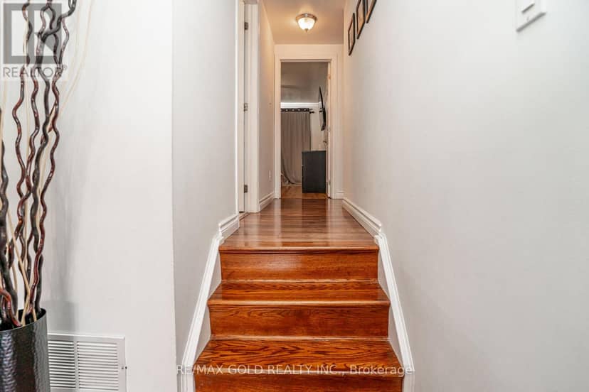 53 Davenport Crescent — photo 18 of 40