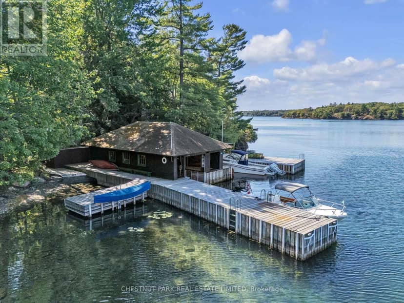 36 Bostwick Island, Leeds and the Thousand Islands, photo 2