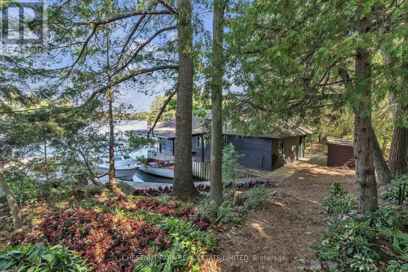 36 Bostwick Island, Leeds and the Thousand Islands, photo 3