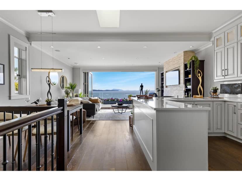14786 MCDONALD AVENUE, White Rock, photo 2