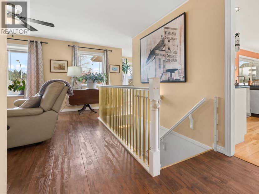 797 CELESTIAL PLACE, Gibsons, photo 3