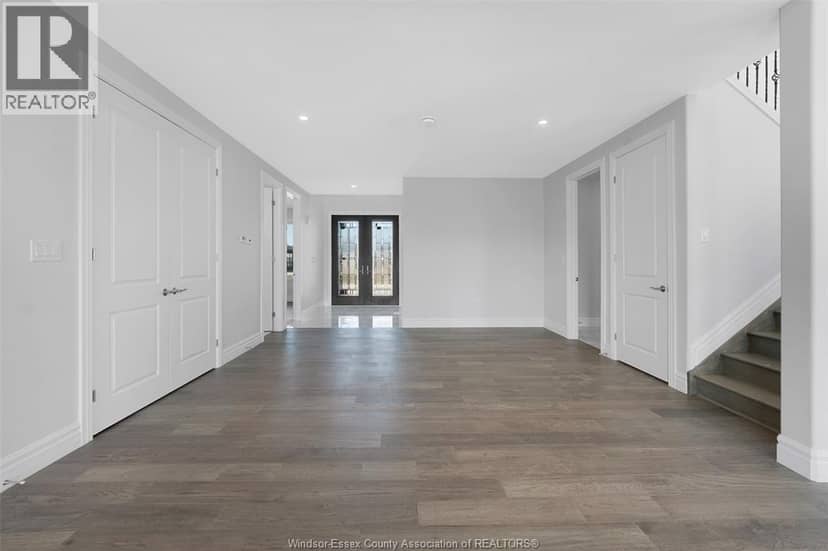 85 Kingsbridge — photo 9 of 40