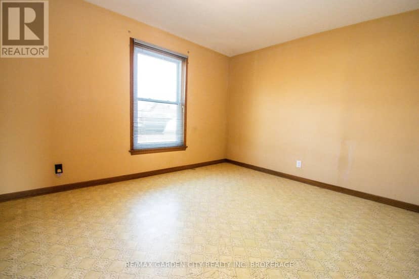 86 Griffith Street — photo 32 of 40