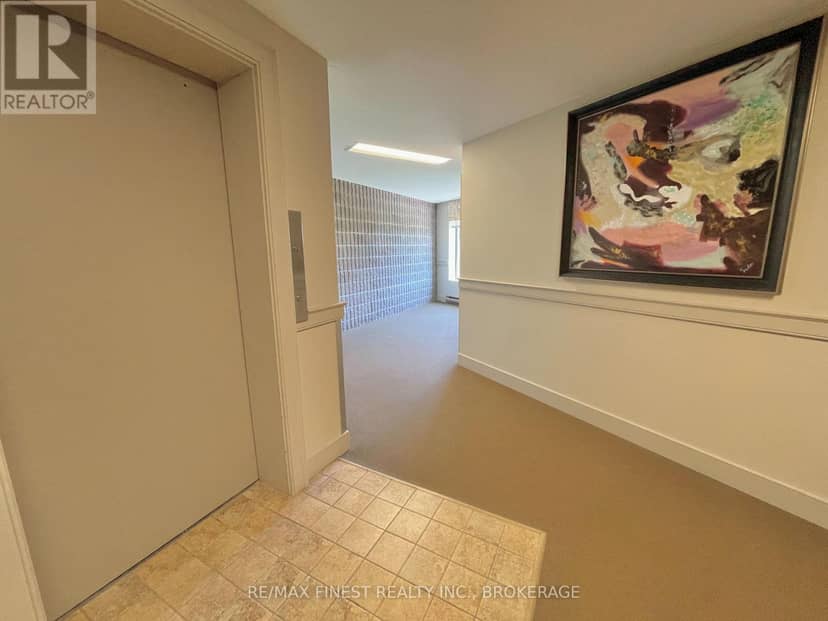 602 - 17 Eldon Hall Place — photo 7 of 28