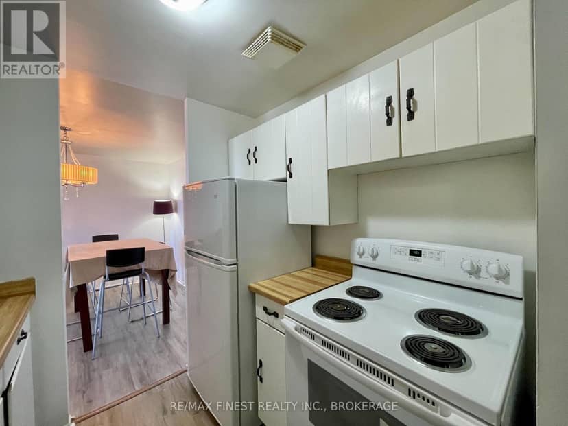 602 - 17 Eldon Hall Place — photo 9 of 28