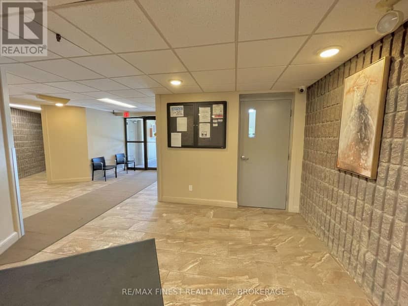602 - 17 Eldon Hall Place — photo 6 of 28