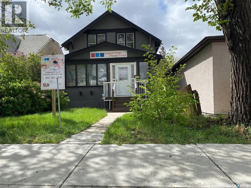 3033 Dewdney AVENUE — photo 1 of 32