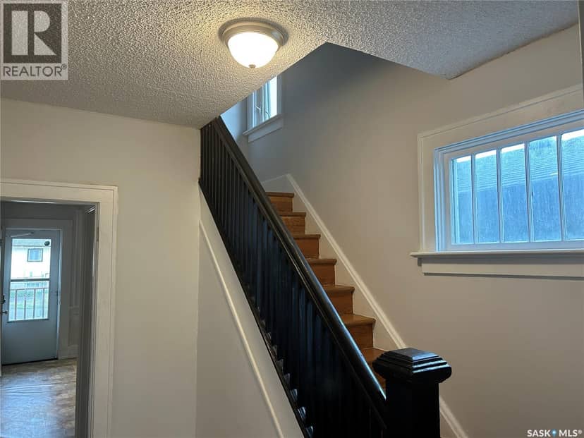 3033 Dewdney AVENUE — photo 13 of 32
