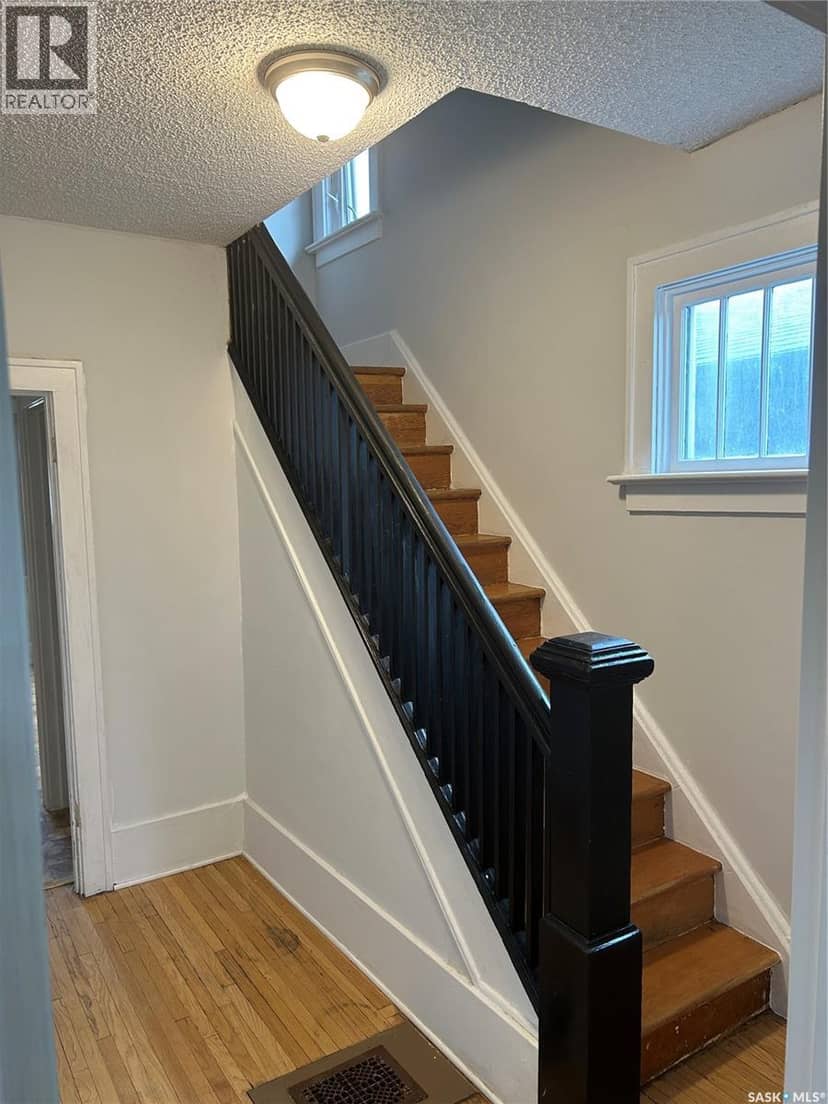 3033 Dewdney AVENUE — photo 14 of 32