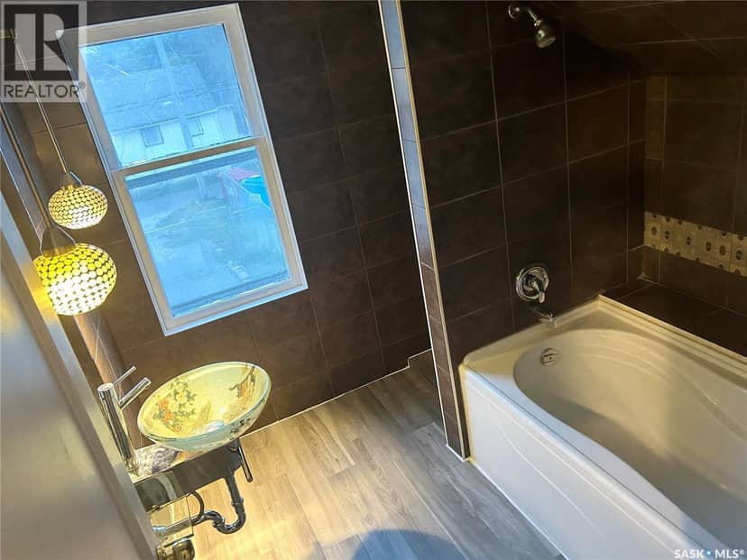 3033 Dewdney AVENUE — photo 20 of 32