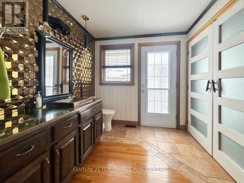 781 Dawson Point Road E — photo 11 of 37
