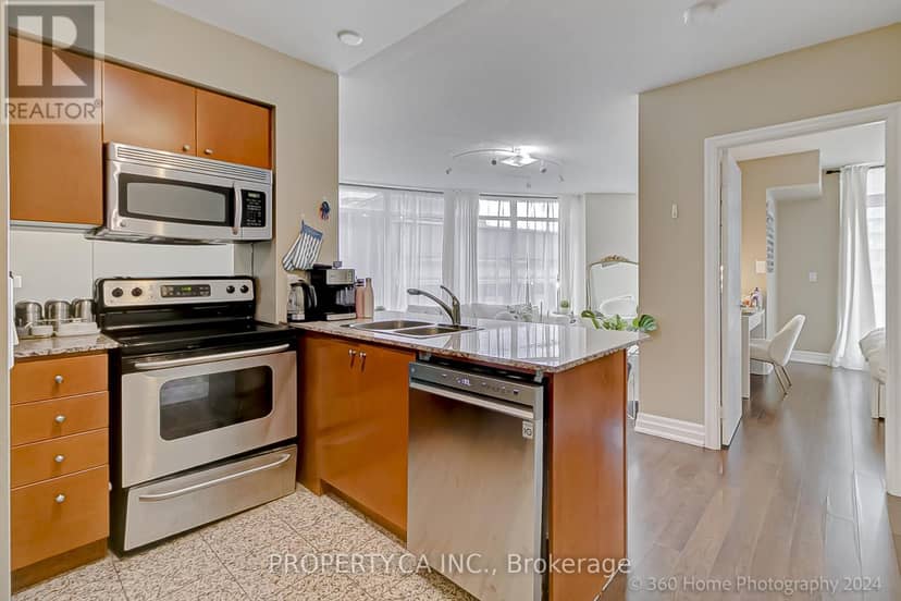 702 - 8 Scollard Street — photo 11 of 25