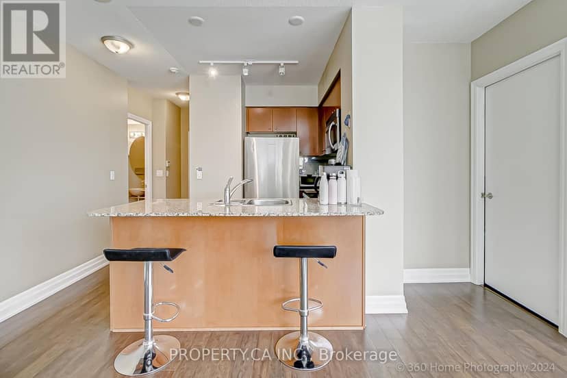 702 - 8 Scollard Street — photo 12 of 25