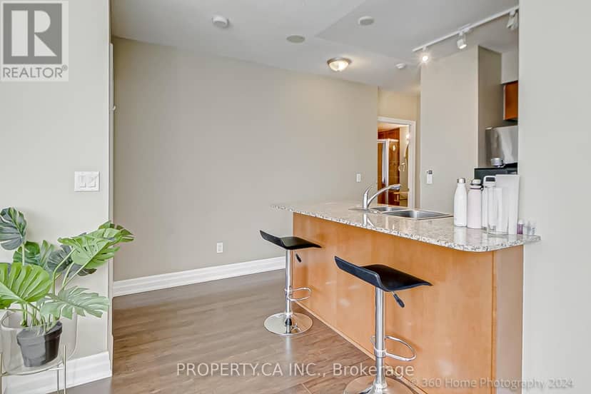 702 - 8 Scollard Street — photo 13 of 25