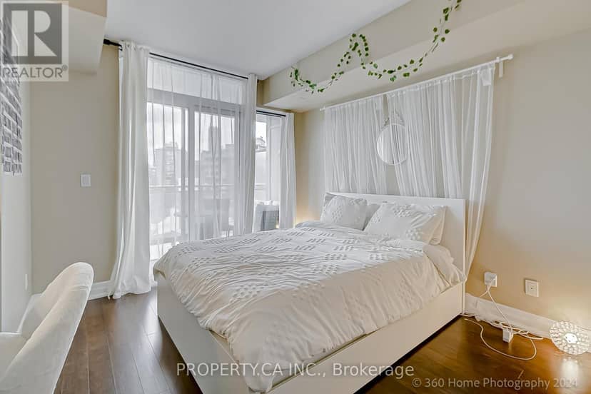 702 - 8 Scollard Street — photo 4 of 25