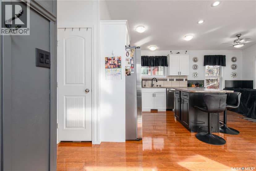 130 Marine DRIVE — photo 7 of 40