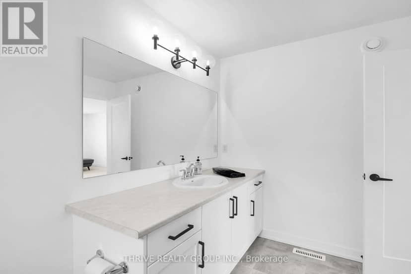3 Basil Crescent — photo 23 of 31