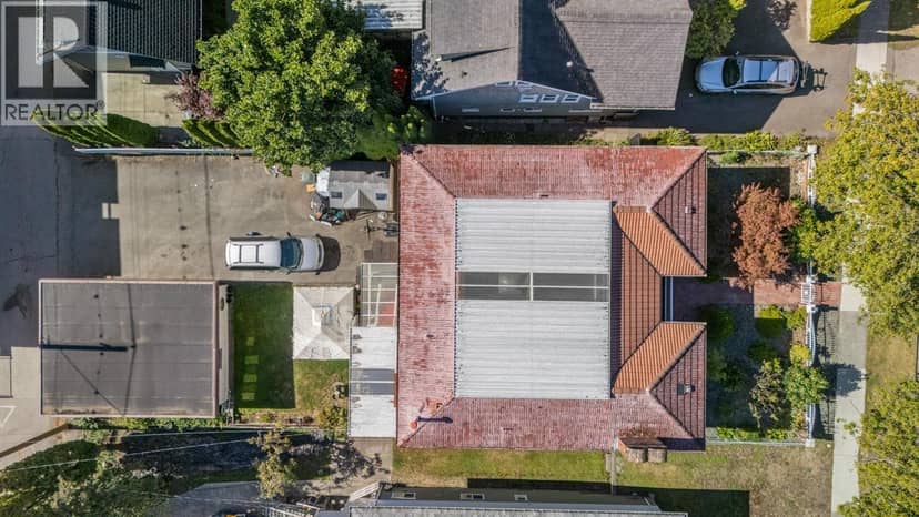 2472 E 12TH AVENUE, Vancouver, photo 2