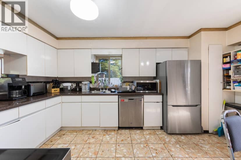 2472 E 12TH AVENUE, Vancouver, photo 3