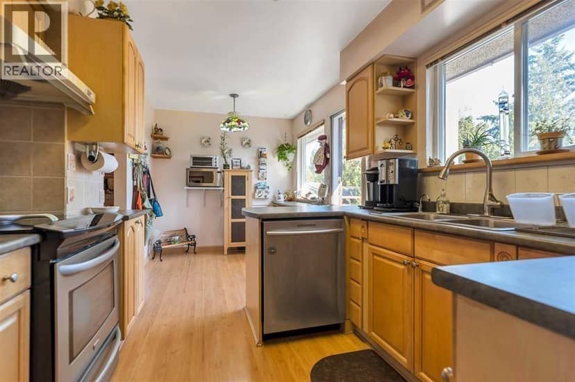 5882 51 AVENUE, Delta, photo 4
