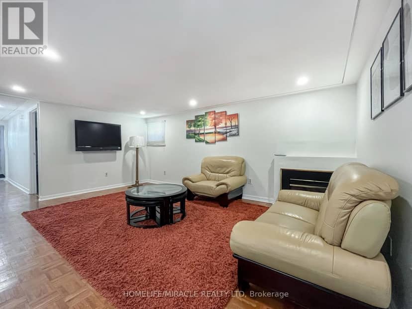 3485 Oakglade Crescent — photo 17 of 33
