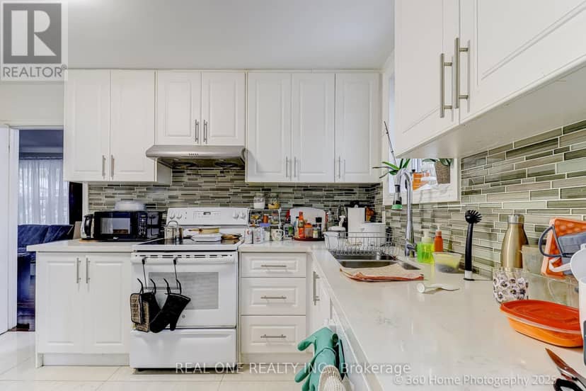 212 Cummer Avenue — photo 10 of 27