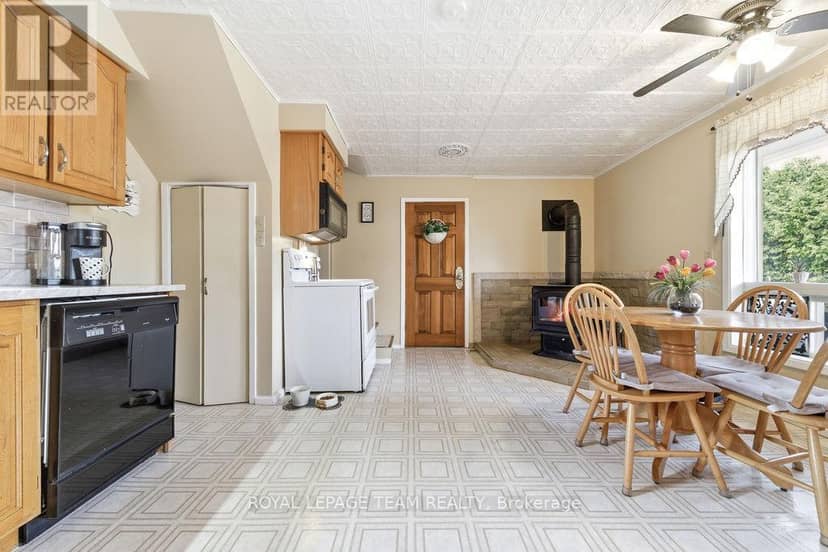 3709 Old Barrys Bay Road — photo 18 of 40