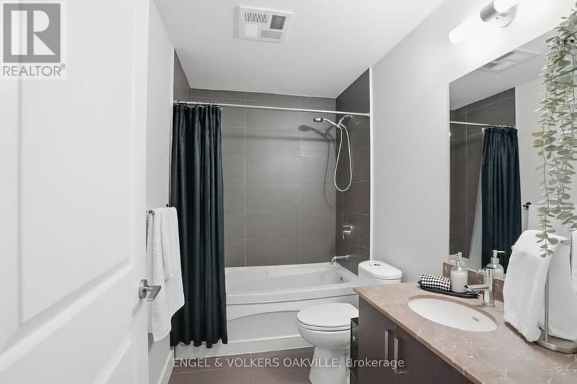 528 - 7608 Yonge Street — photo 3 of 25