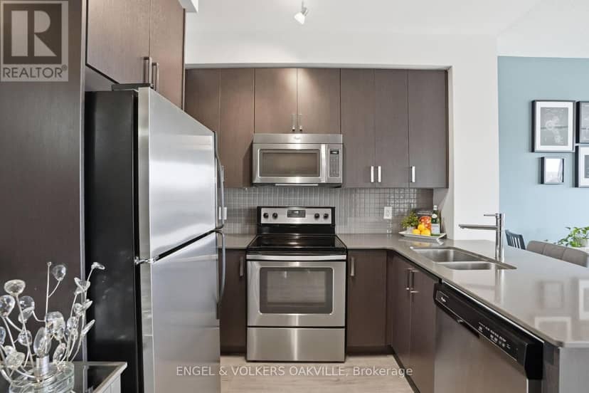 528 - 7608 Yonge Street — photo 4 of 25