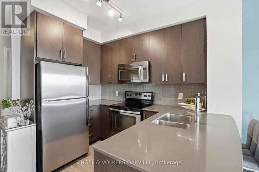 528 - 7608 Yonge Street — photo 5 of 25