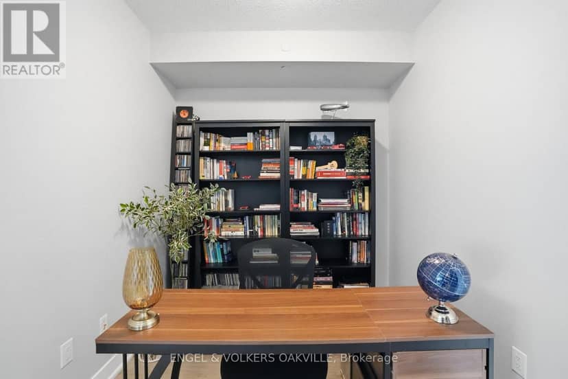 528 - 7608 Yonge Street — photo 7 of 25