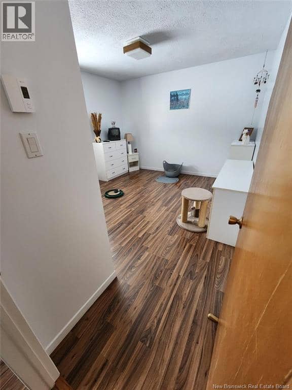 20 Bateman Avenue — photo 7 of 8