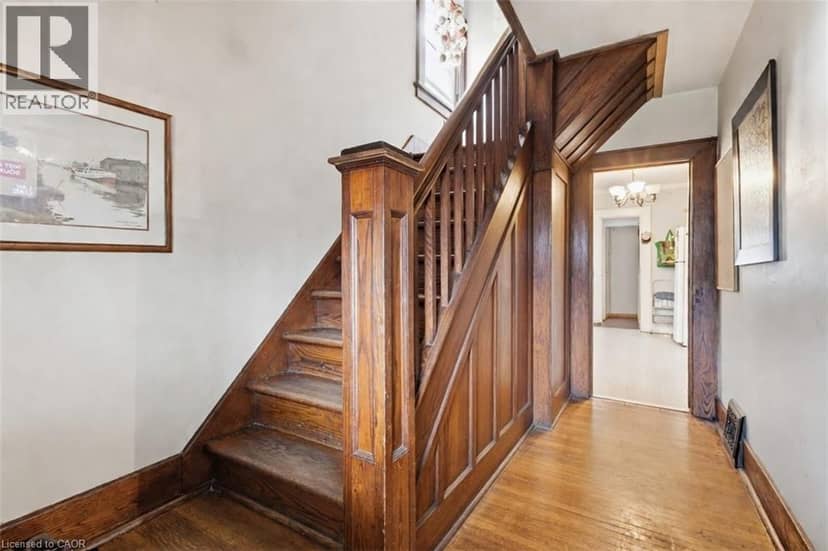 142 STANLEY Street — photo 3 of 14