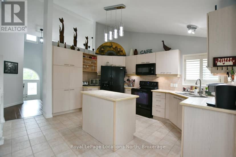61 Barker Boulevard — photo 14 of 40
