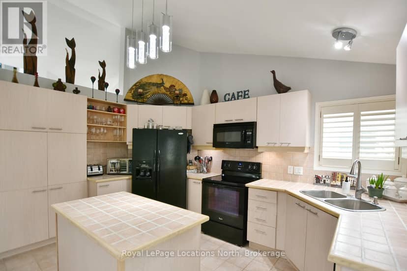 61 Barker Boulevard — photo 15 of 40