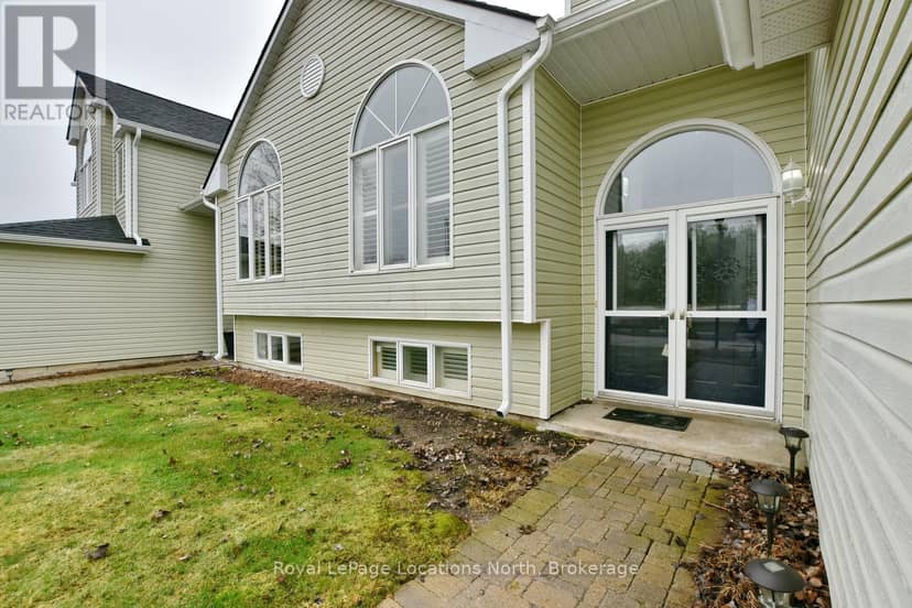61 Barker Boulevard — photo 2 of 40