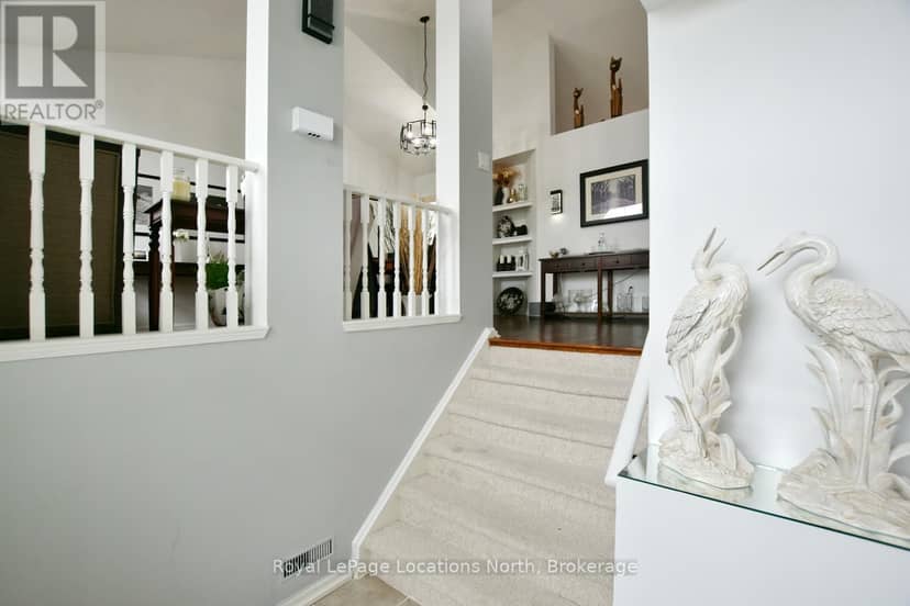 61 Barker Boulevard — photo 4 of 40