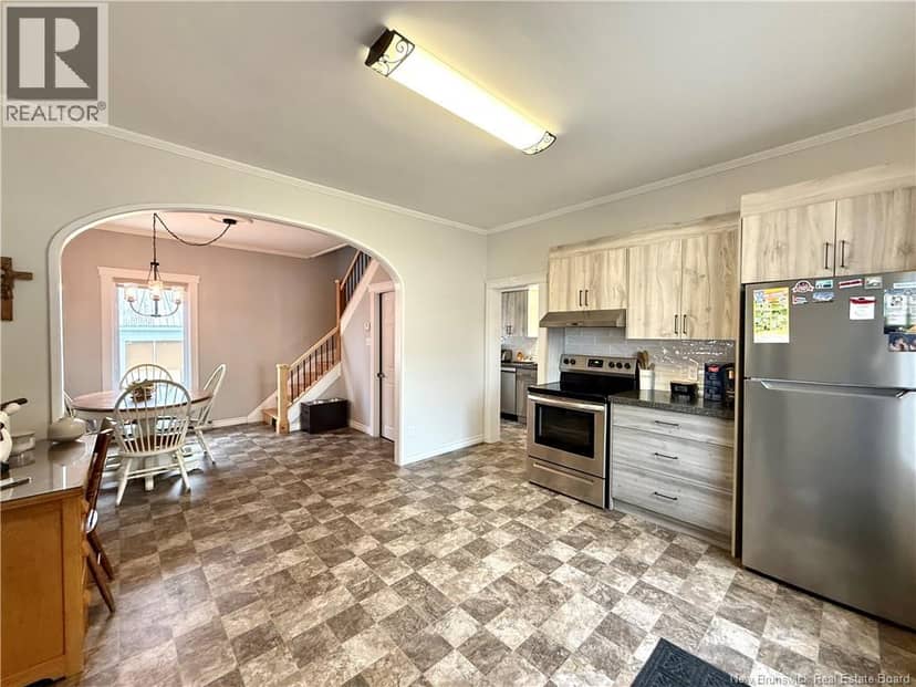 90 35e Avenue — photo 4 of 20